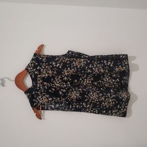 H&M Floral patterned sleeveless blouse with tie back details. Size 8